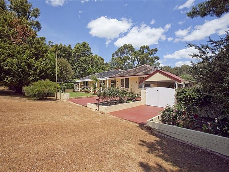 13 Springdale Road, Kalamunda WA 6076