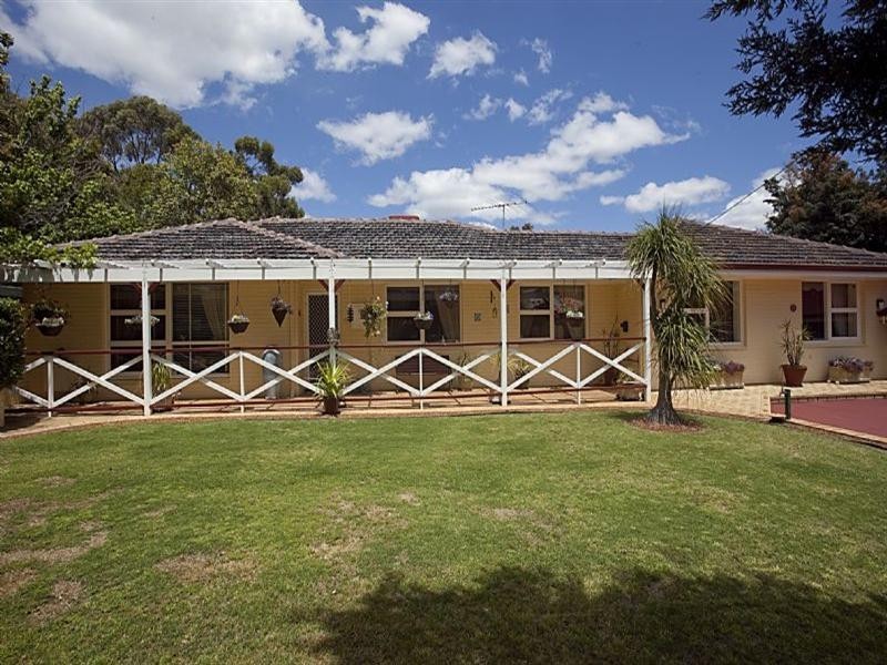 13 Springdale Road, Kalamunda WA 6076