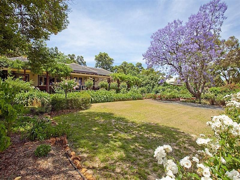 5 Seaview Terrace, Kalamunda WA 6076