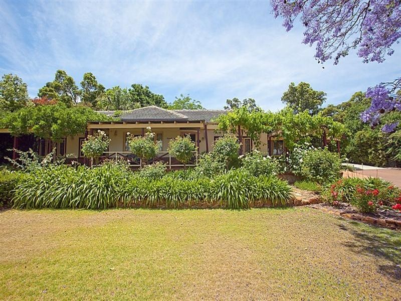 5 Seaview Terrace, Kalamunda WA 6076