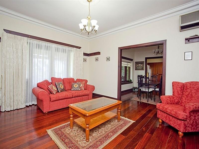 5 Seaview Terrace, Kalamunda WA 6076