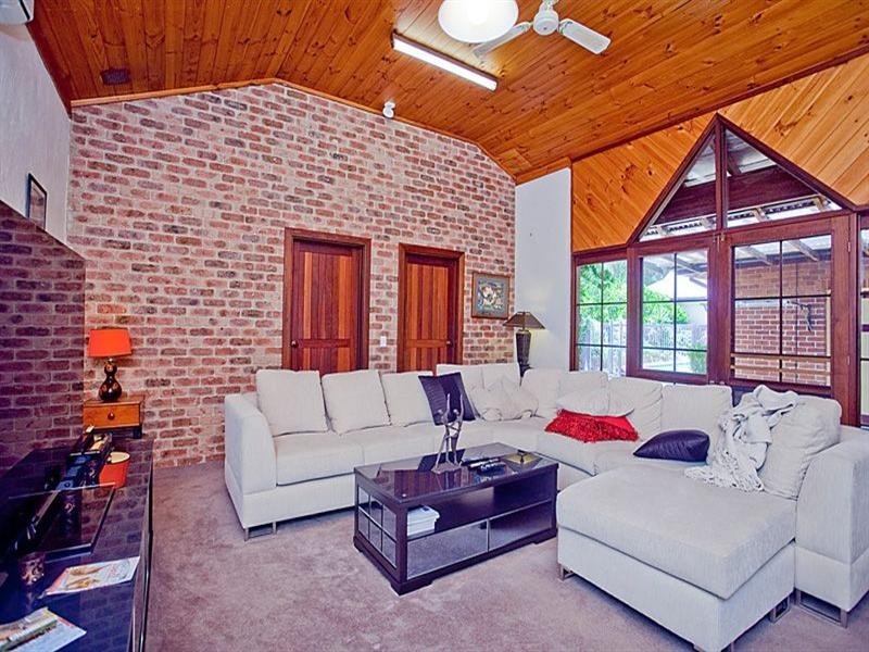 5 Seaview Terrace, Kalamunda WA 6076