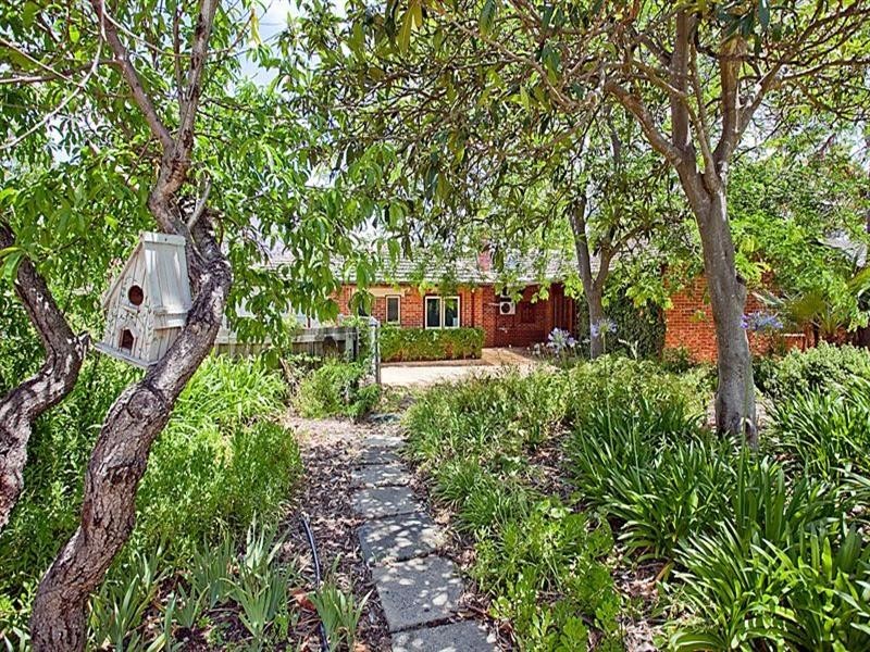 5 Seaview Terrace, Kalamunda WA 6076