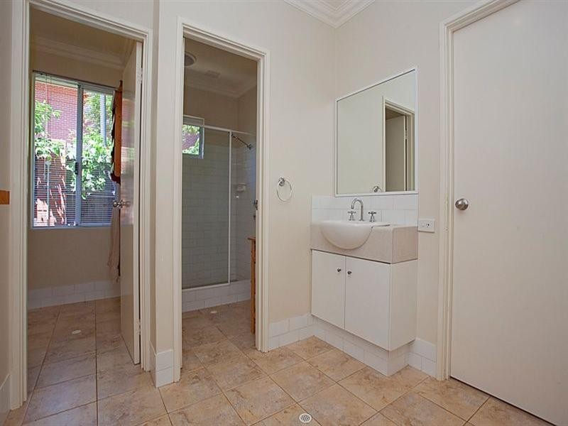 1 Lenori Road, Gooseberry Hill WA 6076