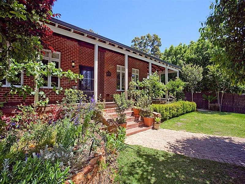 1 Lenori Road, Gooseberry Hill WA 6076