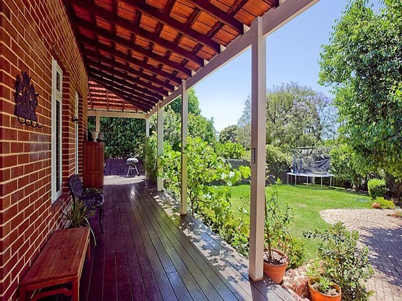 1 Lenori Road, Gooseberry Hill WA 6076