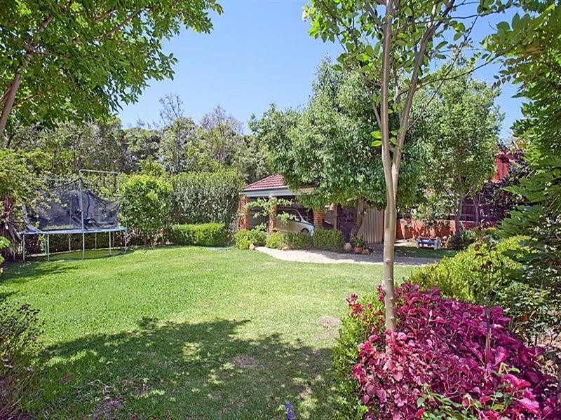 1 Lenori Road, Gooseberry Hill WA 6076