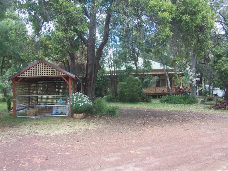 30 Edward Road, Lesmurdie WA 6076