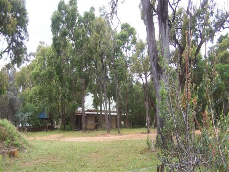 30 Edward Road, Lesmurdie WA 6076