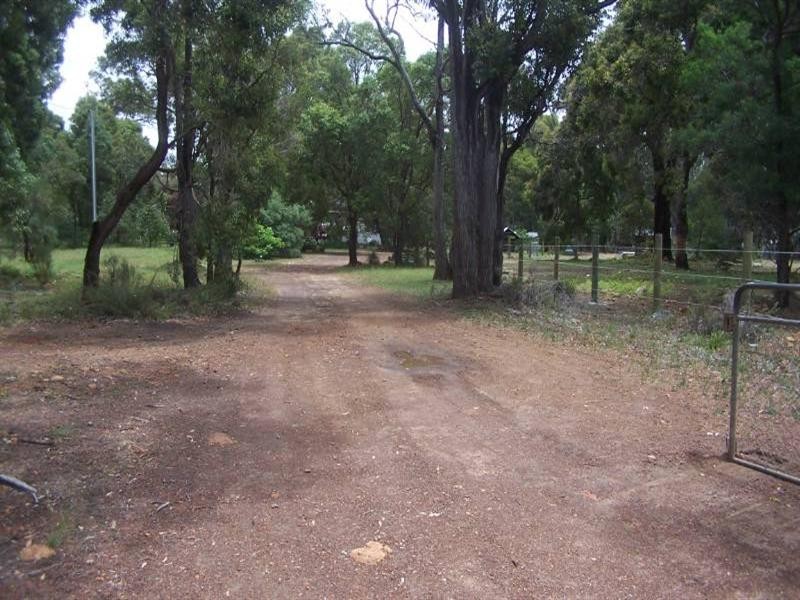 30 Edward Road, Lesmurdie WA 6076