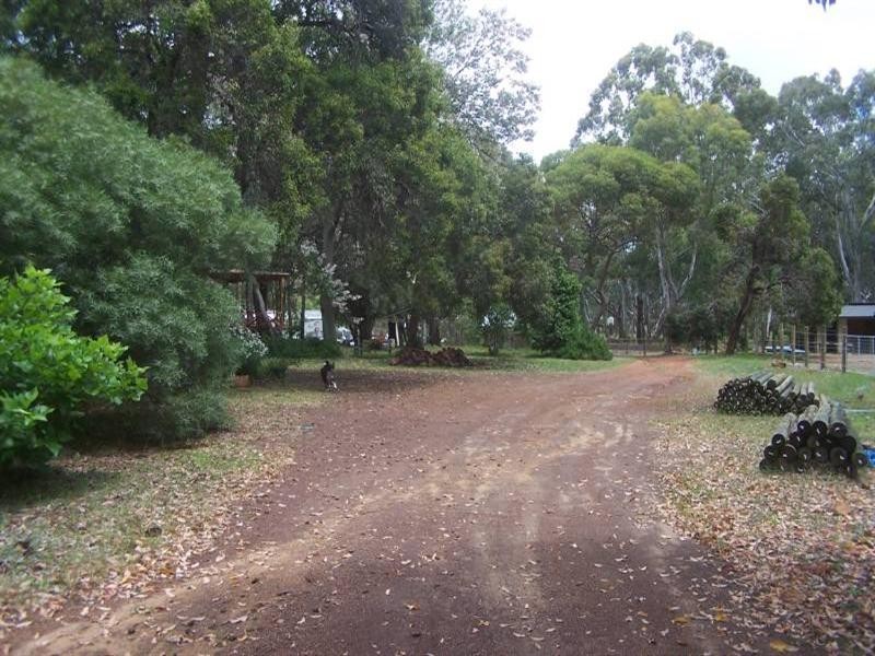 30 Edward Road, Lesmurdie WA 6076