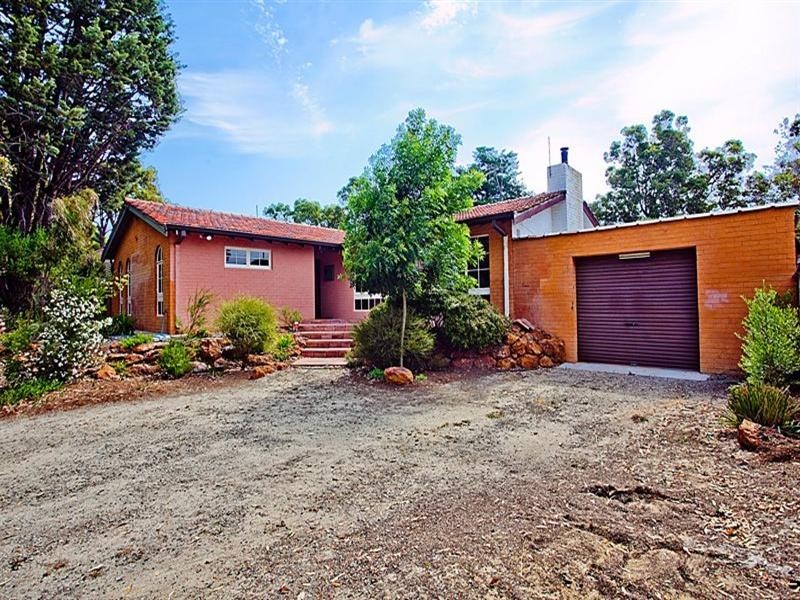 8 Cameron Close, Lesmurdie WA 6076