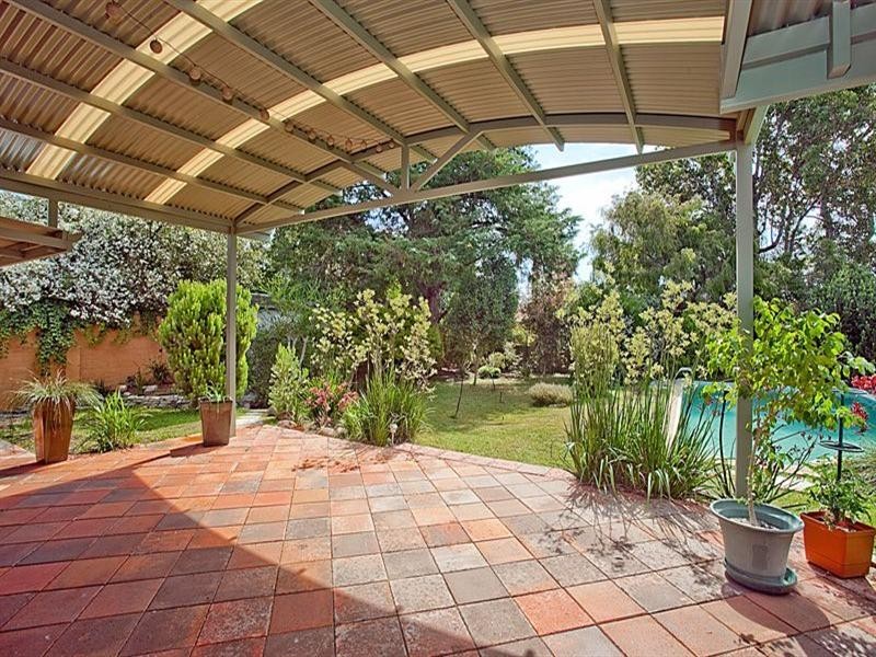 8 Cameron Close, Lesmurdie WA 6076