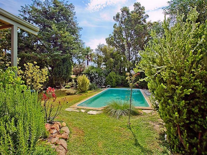 8 Cameron Close, Lesmurdie WA 6076