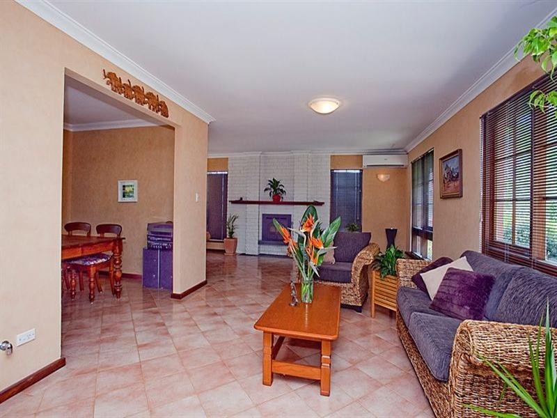 8 Cameron Close, Lesmurdie WA 6076