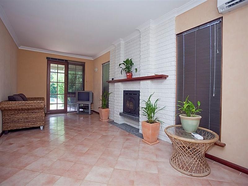 8 Cameron Close, Lesmurdie WA 6076