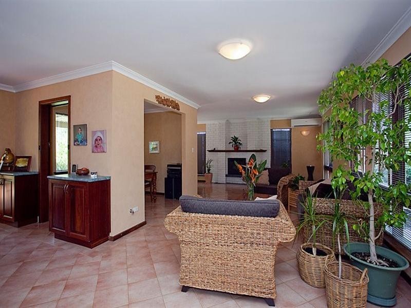 8 Cameron Close, Lesmurdie WA 6076