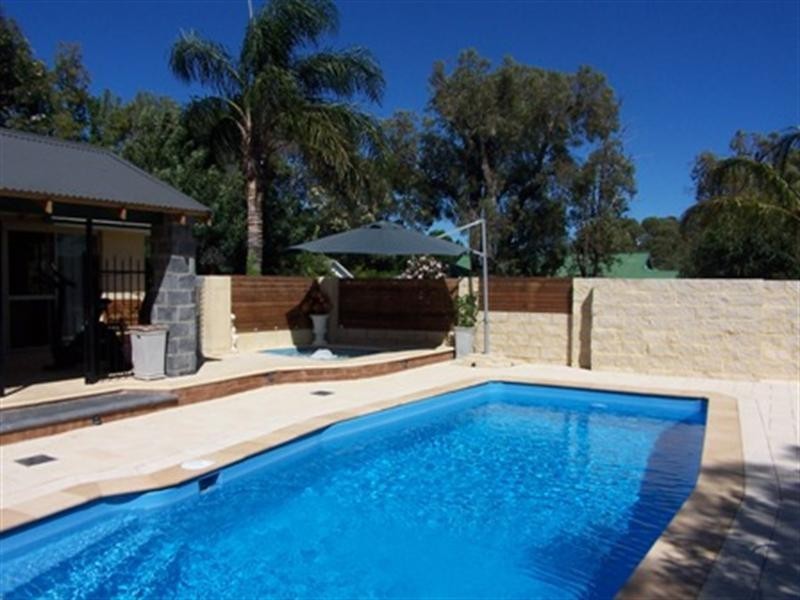 15 Burns Road, Kalamunda WA 6076