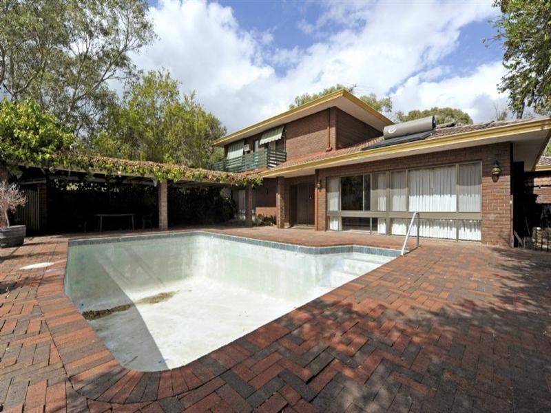 28 Carramar Drive, Kalamunda WA 6076