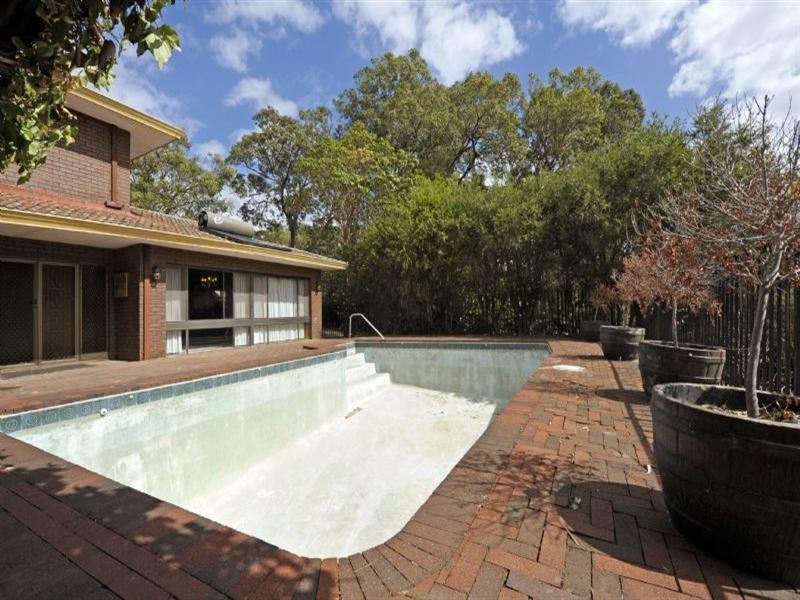 28 Carramar Drive, Kalamunda WA 6076