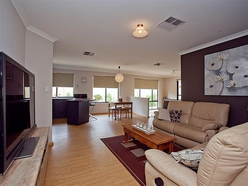 104 Sheffield Road, Wattle Grove WA 6107