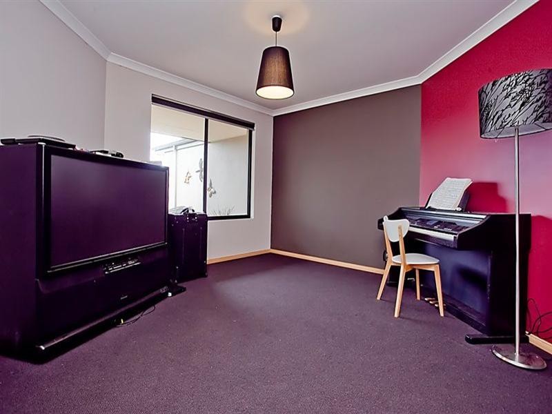 104 Sheffield Road, Wattle Grove WA 6107