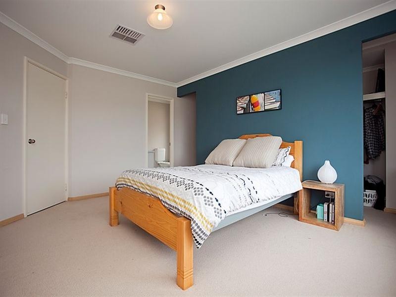 104 Sheffield Road, Wattle Grove WA 6107