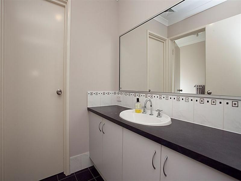 104 Sheffield Road, Wattle Grove WA 6107