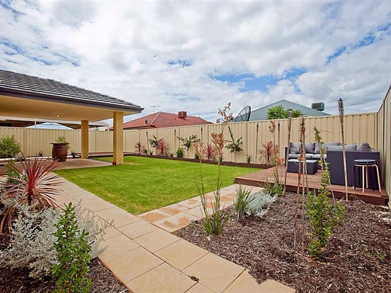 104 Sheffield Road, Wattle Grove WA 6107