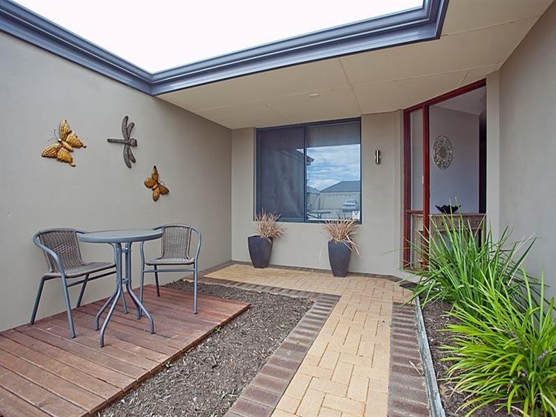 104 Sheffield Road, Wattle Grove WA 6107