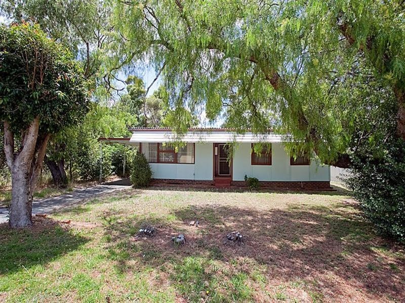 10 Wyuna Crescent, Lesmurdie WA 6076