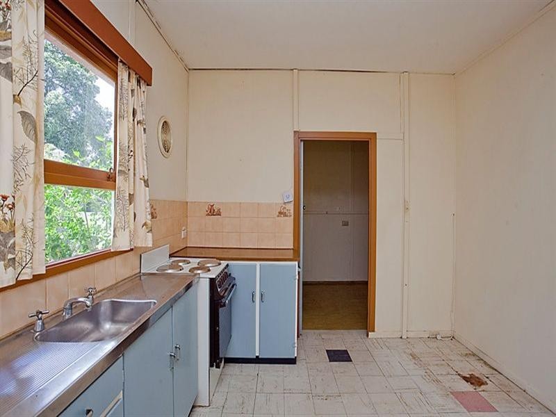 10 Wyuna Crescent, Lesmurdie WA 6076