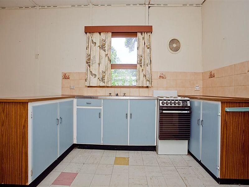 10 Wyuna Crescent, Lesmurdie WA 6076