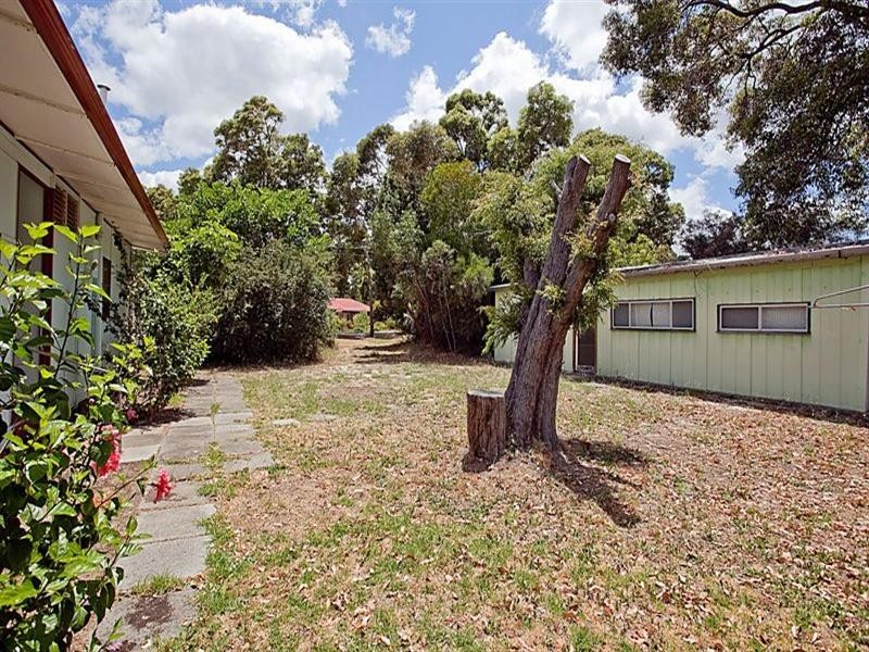 10 Wyuna Crescent, Lesmurdie WA 6076