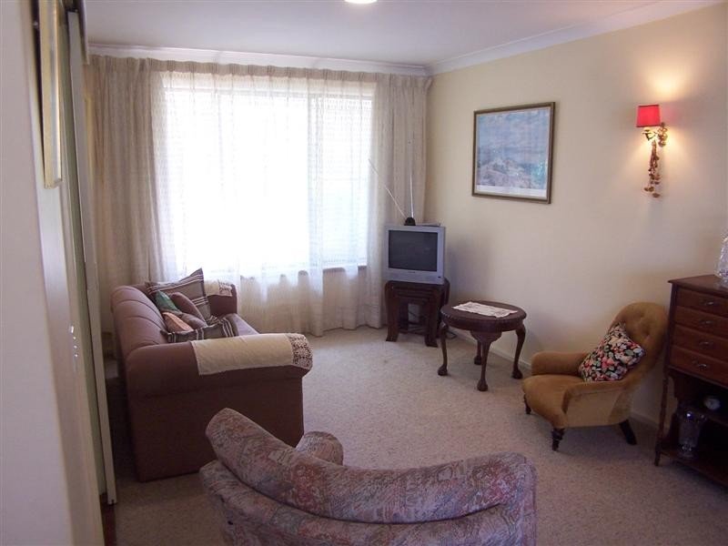 32 Robins Road, Kalamunda WA 6076