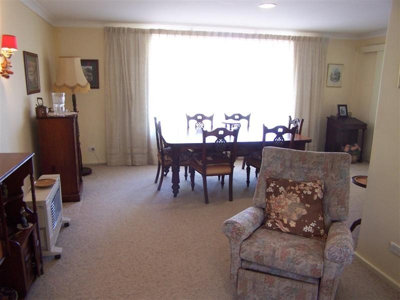 32 Robins Road, Kalamunda WA 6076