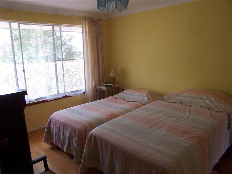 32 Robins Road, Kalamunda WA 6076