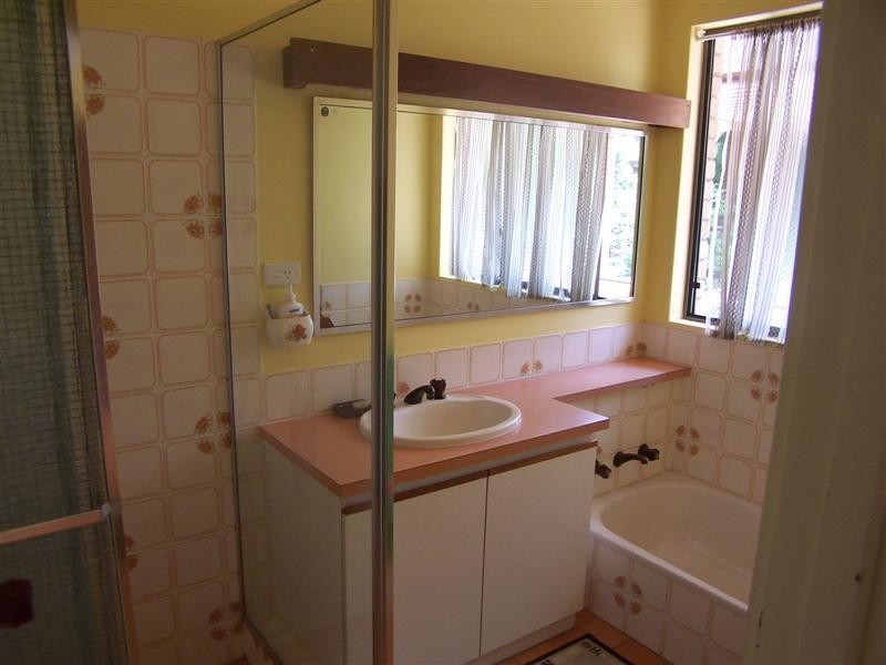 32 Robins Road, Kalamunda WA 6076