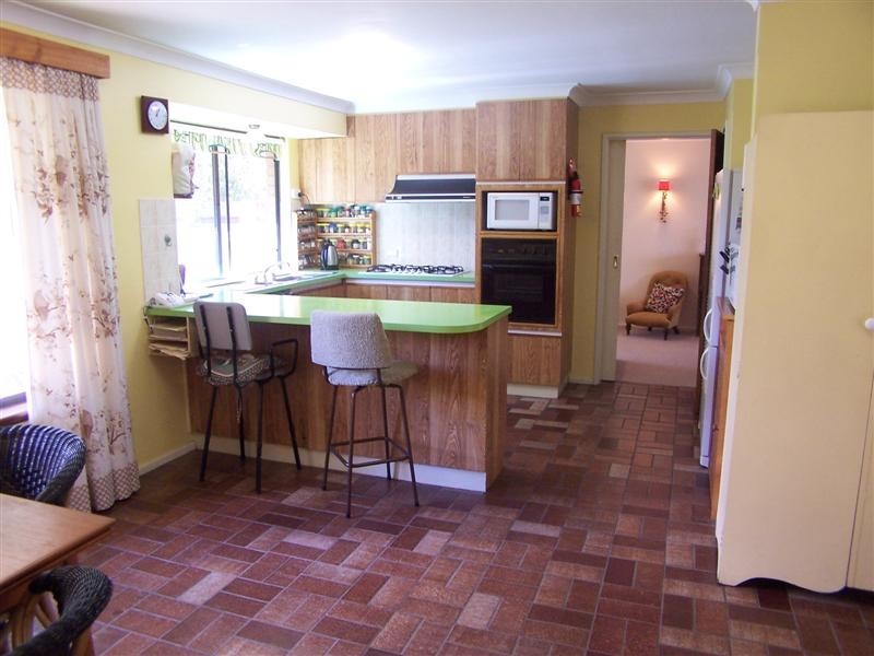 32 Robins Road, Kalamunda WA 6076