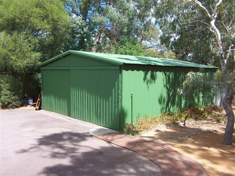 32 Robins Road, Kalamunda WA 6076