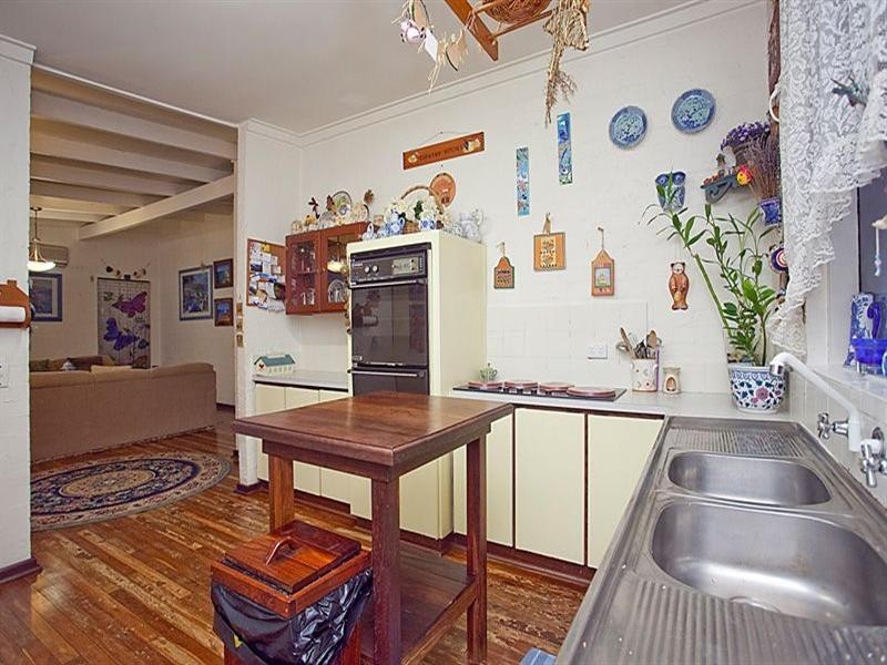 112 Mundaring Weir Road, Kalamunda WA 6076