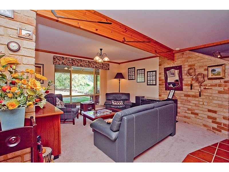 21 Valley Road, Kalamunda WA 6076