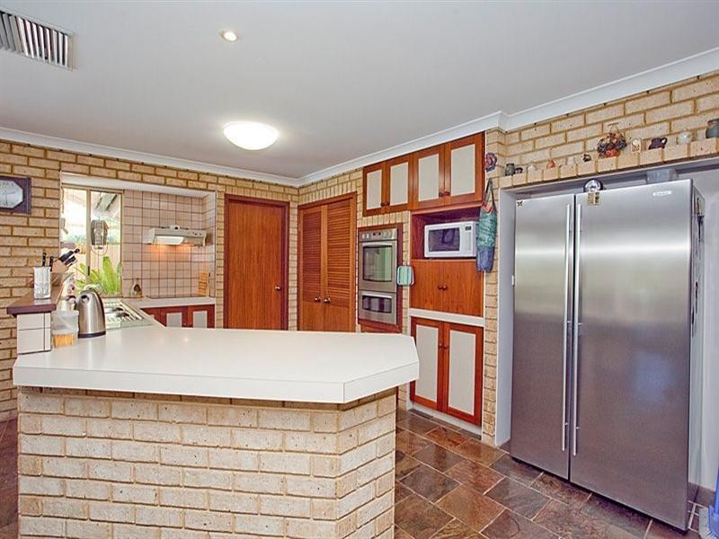 37 Warlingham Drive, Lesmurdie WA 6076