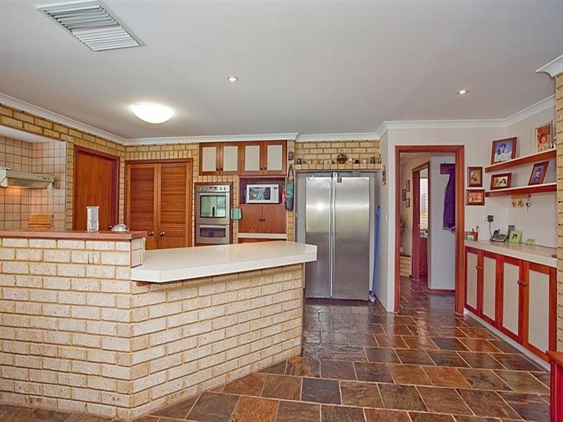 37 Warlingham Drive, Lesmurdie WA 6076