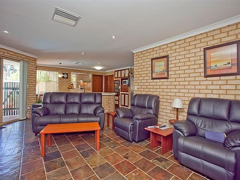37 Warlingham Drive, Lesmurdie WA 6076