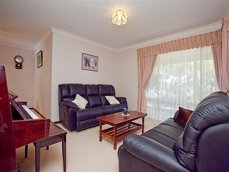 37 Warlingham Drive, Lesmurdie WA 6076