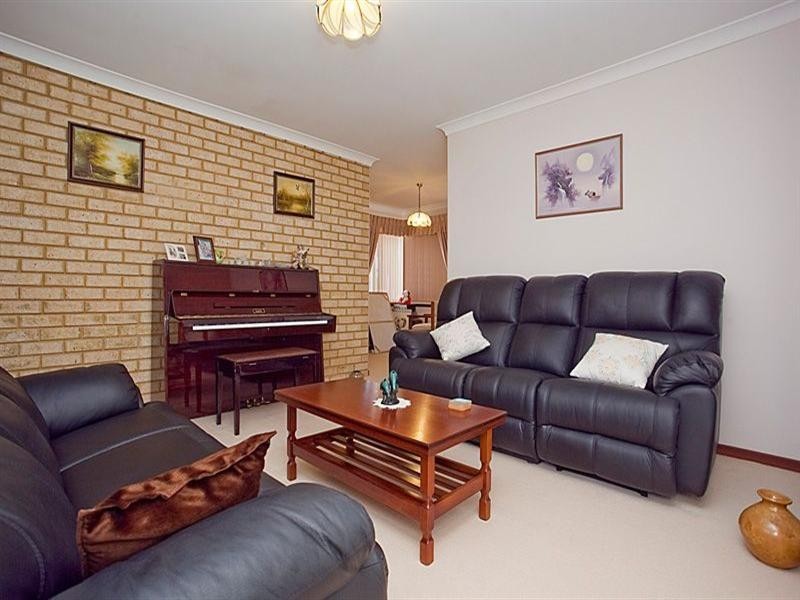 37 Warlingham Drive, Lesmurdie WA 6076