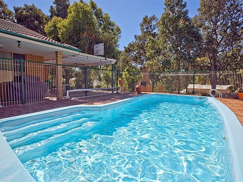 37 Warlingham Drive, Lesmurdie WA 6076