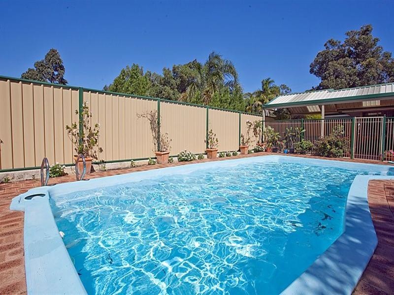 37 Warlingham Drive, Lesmurdie WA 6076