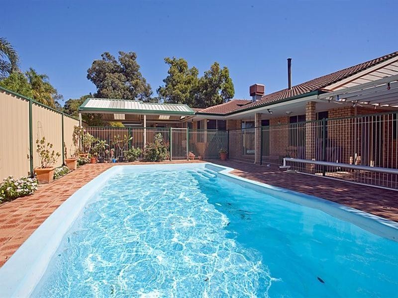 37 Warlingham Drive, Lesmurdie WA 6076